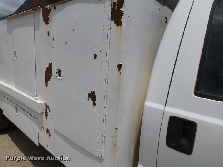 image for item DB7115 1999 Ford F550 Super Duty utility truck