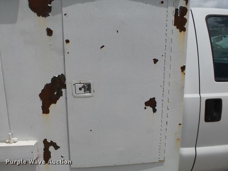 image for item DB7115 1999 Ford F550 Super Duty utility truck