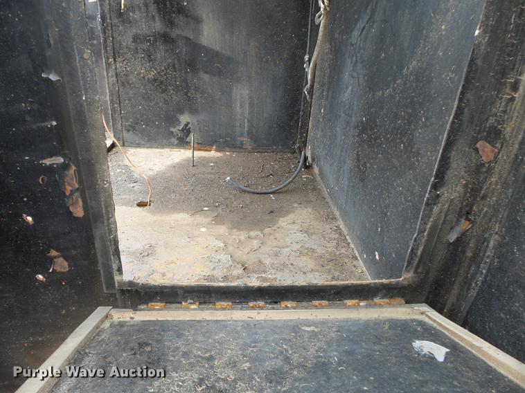 image for item DB7115 1999 Ford F550 Super Duty utility truck