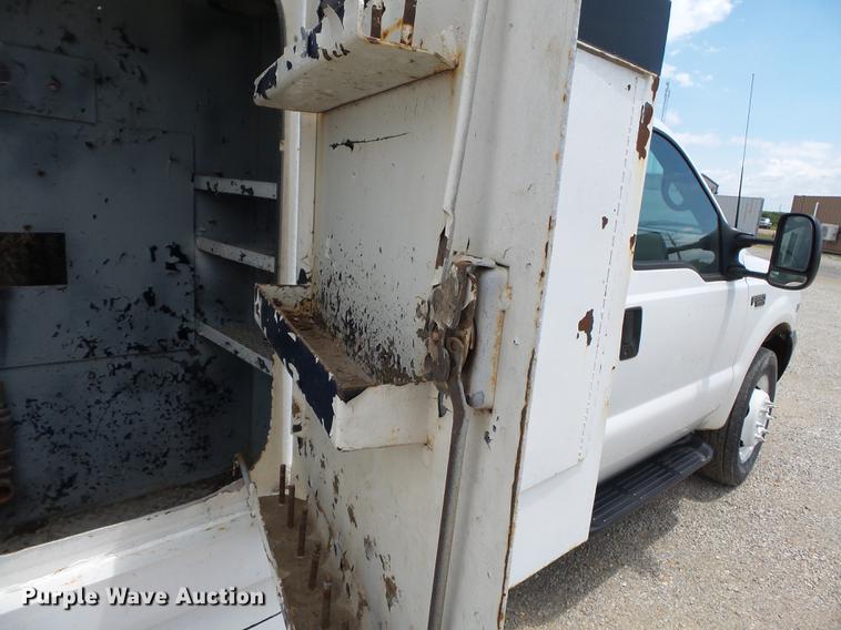 image for item DB7115 1999 Ford F550 Super Duty utility truck