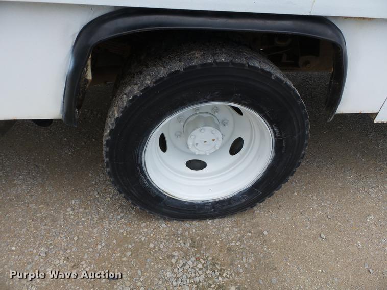 image for item DB7115 1999 Ford F550 Super Duty utility truck