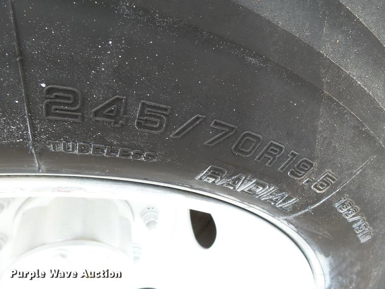 image for item DB7115 1999 Ford F550 Super Duty utility truck