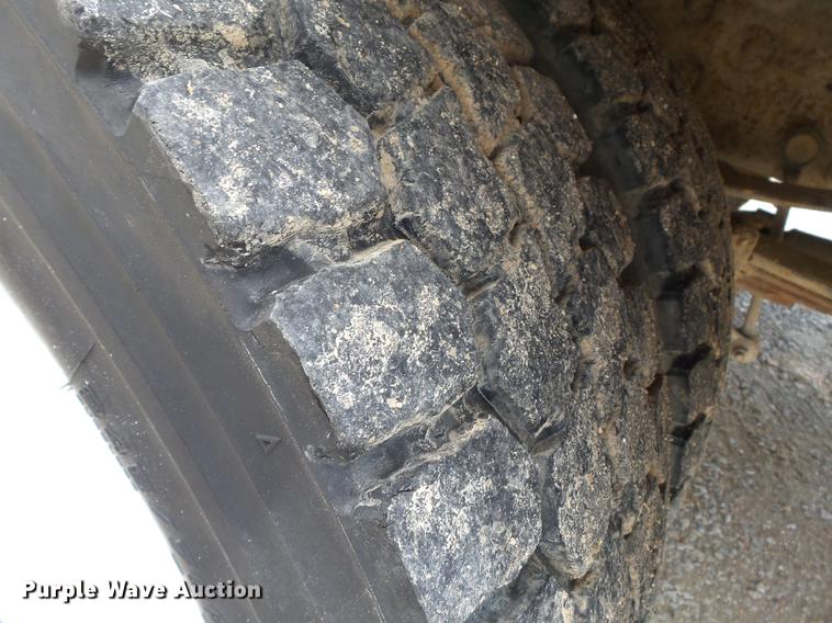 image for item DB7115 1999 Ford F550 Super Duty utility truck