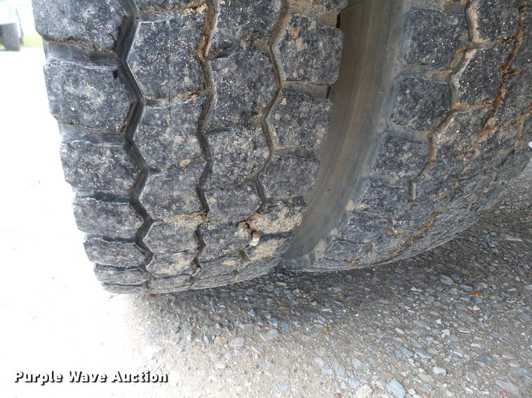 image for item DB7115 1999 Ford F550 Super Duty utility truck