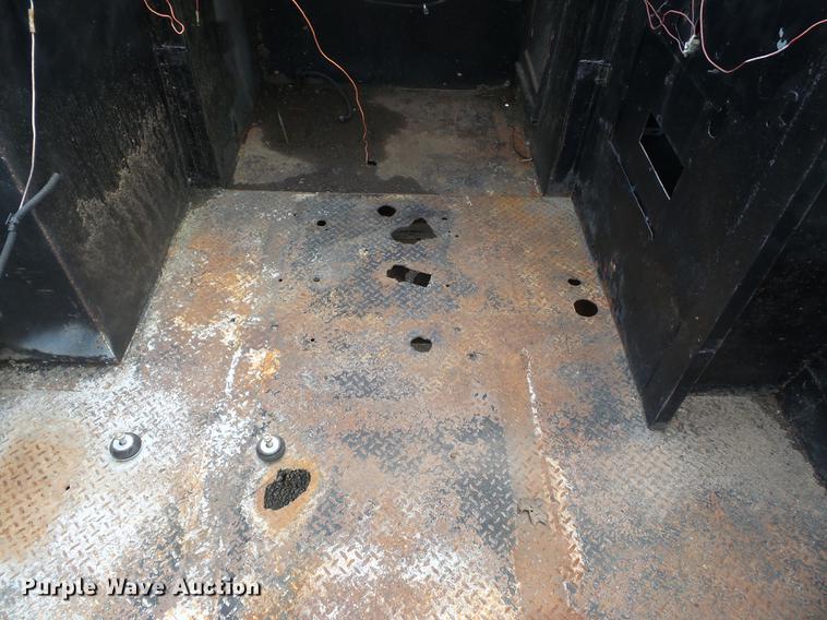 image for item DB7115 1999 Ford F550 Super Duty utility truck