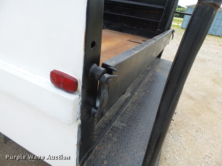 image for item DB7115 1999 Ford F550 Super Duty utility truck