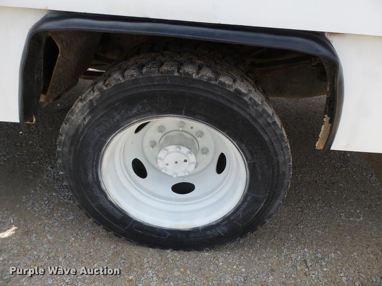 image for item DB7115 1999 Ford F550 Super Duty utility truck