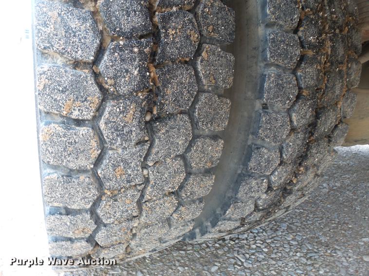 image for item DB7115 1999 Ford F550 Super Duty utility truck