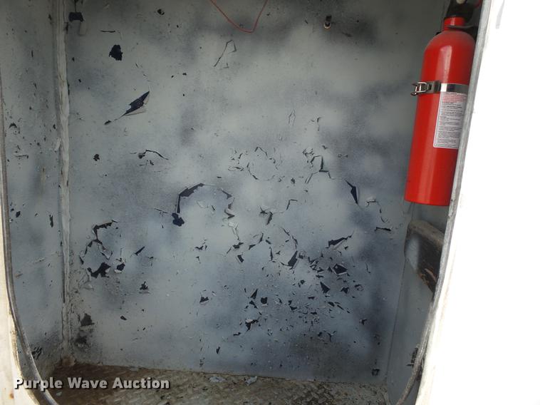 image for item DB7115 1999 Ford F550 Super Duty utility truck