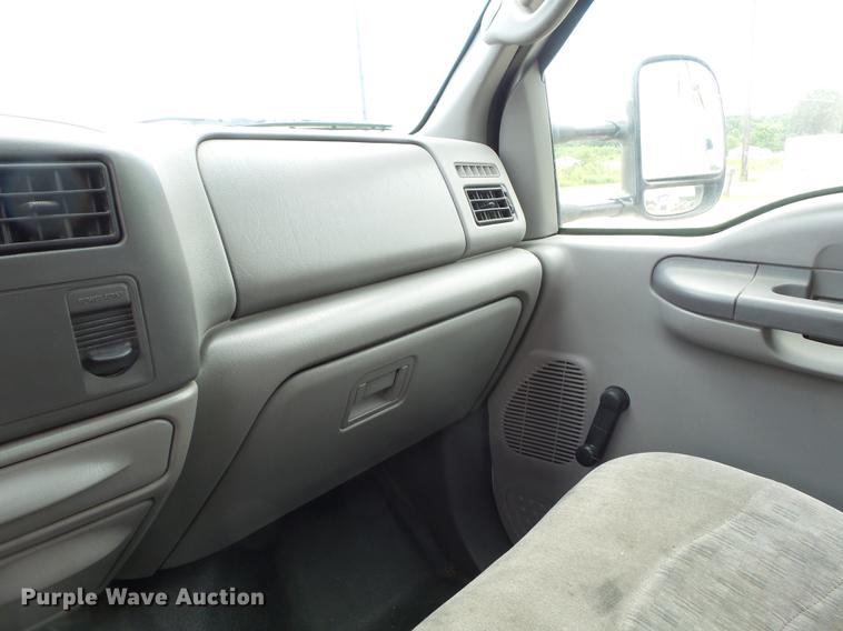 image for item DB7115 1999 Ford F550 Super Duty utility truck