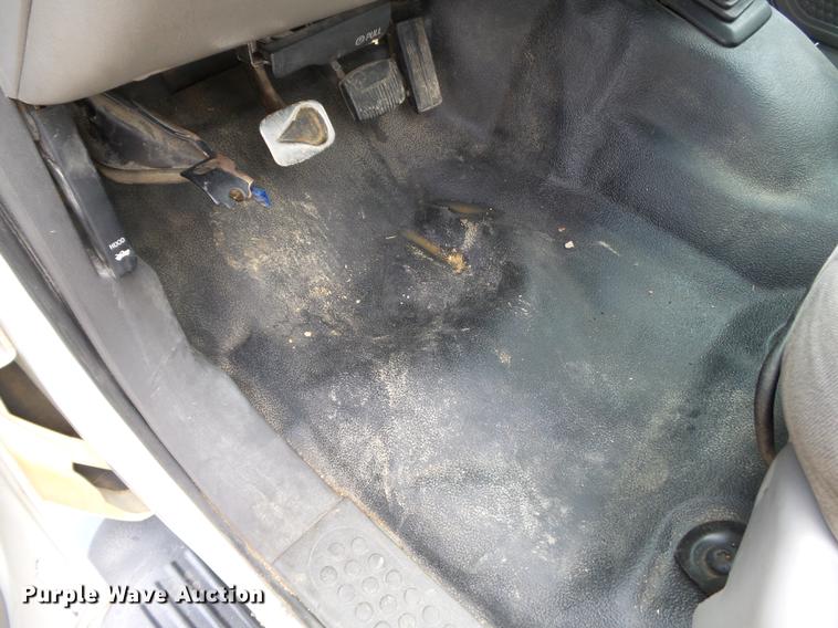 image for item DB7115 1999 Ford F550 Super Duty utility truck