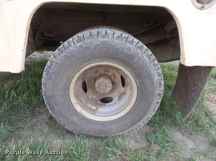 image for item DC4718 2001 Ford F350 Super Duty utility bed pickup truck with Jessen pump hoist