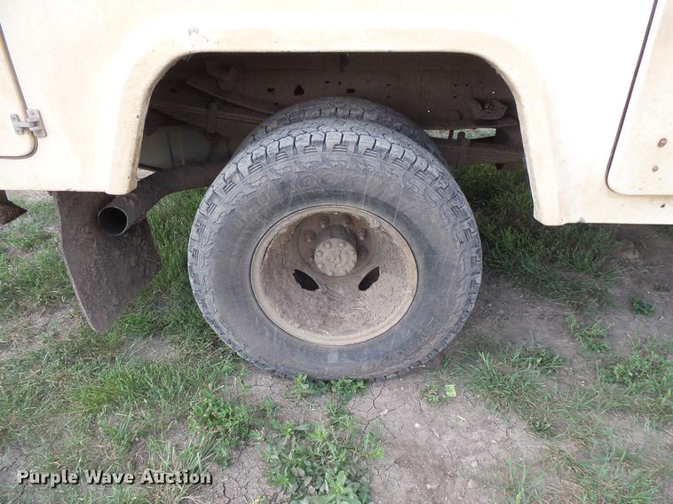 image for item DC4718 2001 Ford F350 Super Duty utility bed pickup truck with Jessen pump hoist