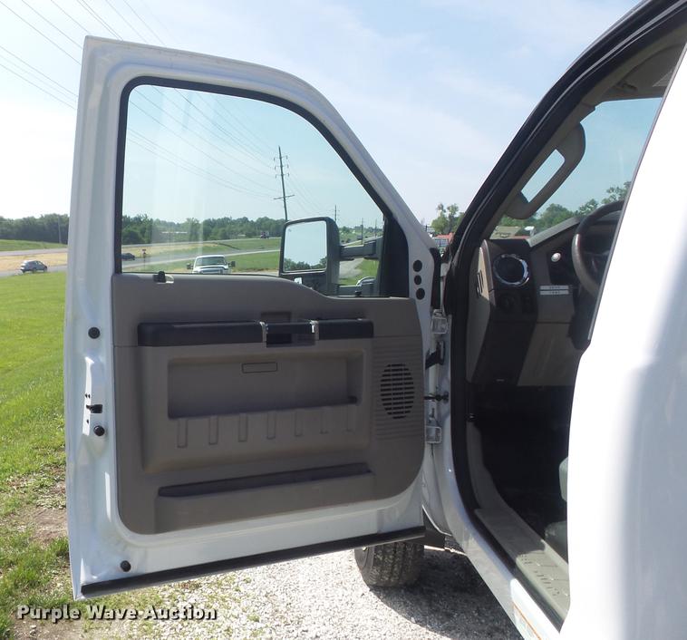 image for item DC7250 2009 Ford F450 Super Duty XLT truck cab and chassis