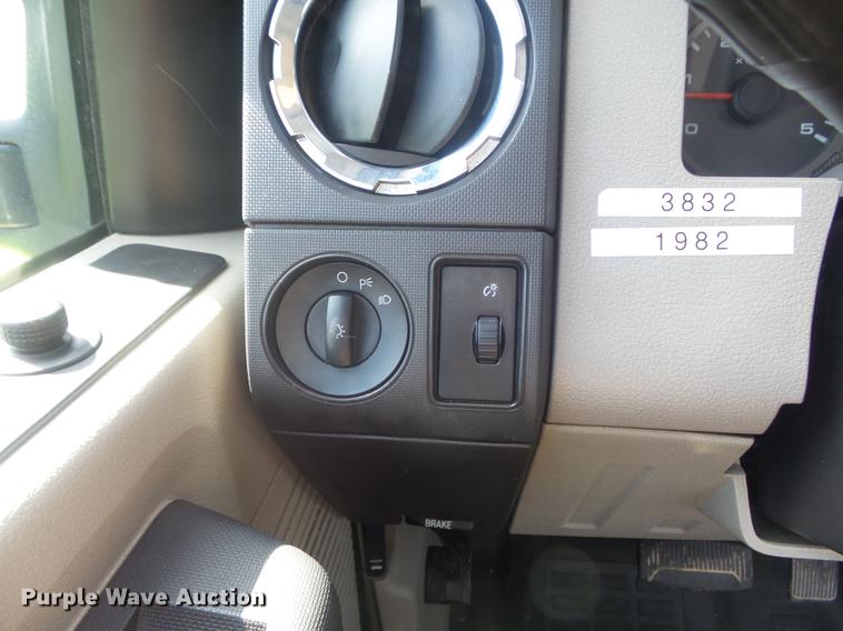 image for item DC7250 2009 Ford F450 Super Duty XLT truck cab and chassis