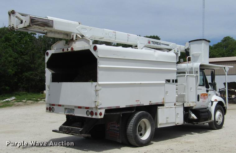 image for item DD2689 2004 International 4300 bucket truck