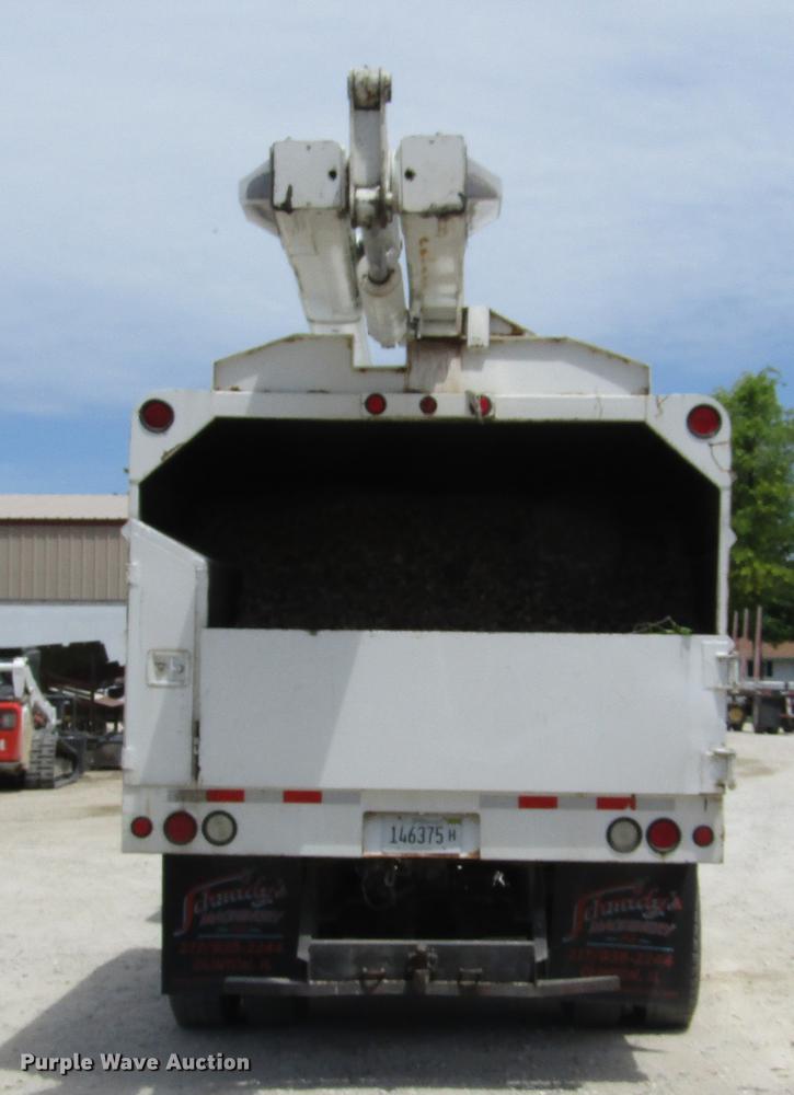 image for item DD2689 2004 International 4300 bucket truck