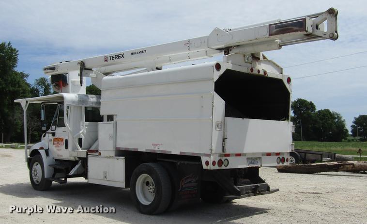 image for item DD2689 2004 International 4300 bucket truck