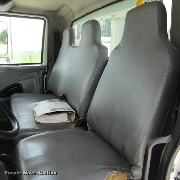 image for item DD2689 2004 International 4300 bucket truck