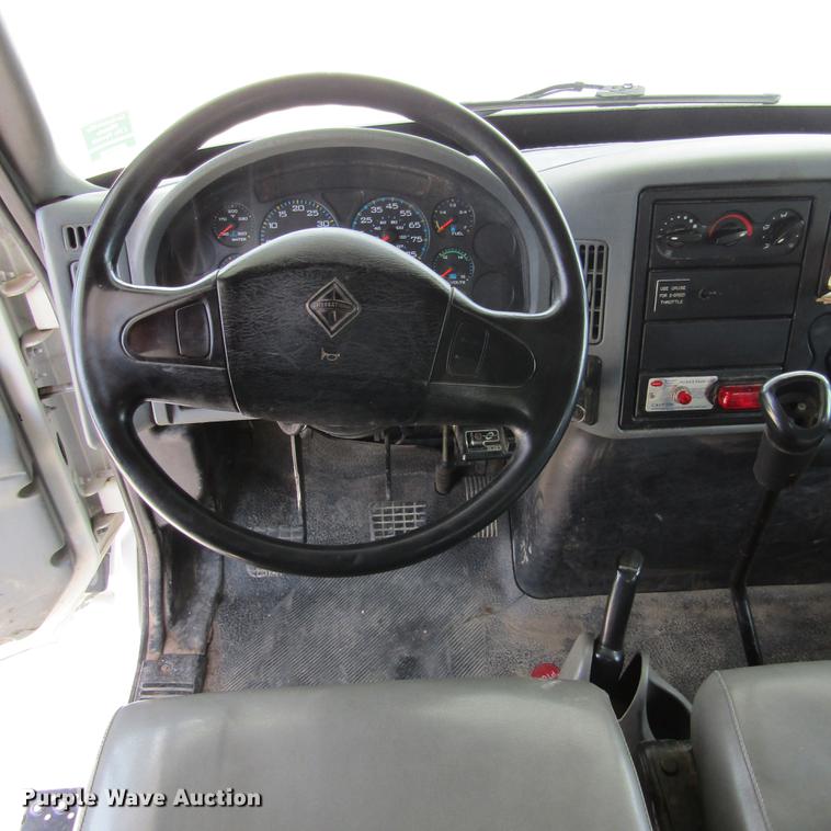 image for item DD2689 2004 International 4300 bucket truck