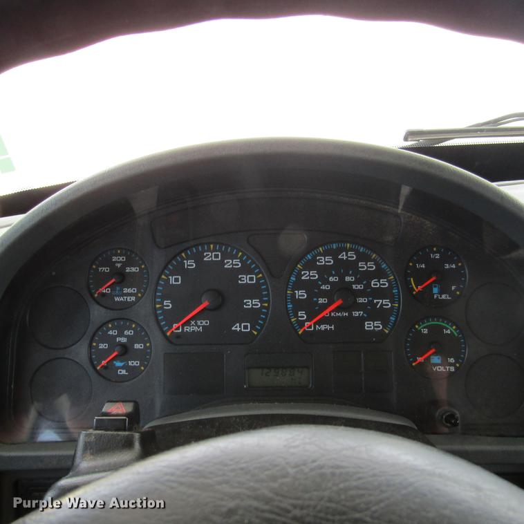 image for item DD2689 2004 International 4300 bucket truck