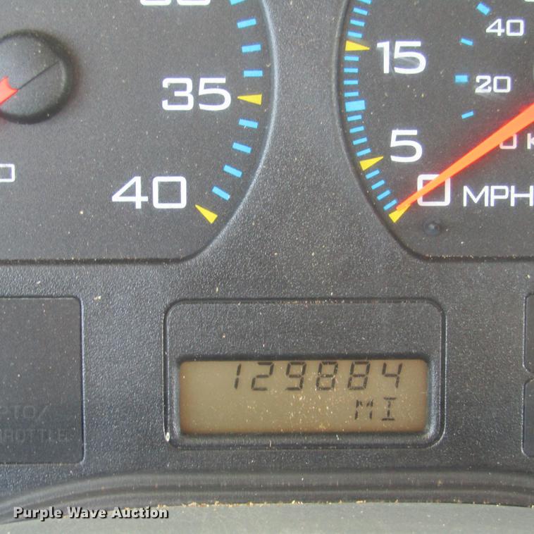 image for item DD2689 2004 International 4300 bucket truck