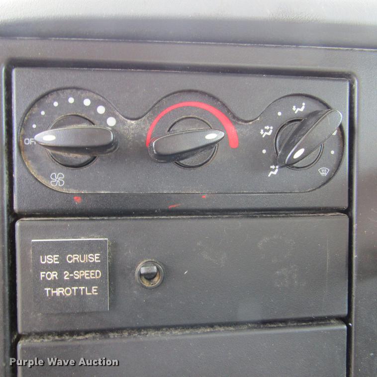 image for item DD2689 2004 International 4300 bucket truck