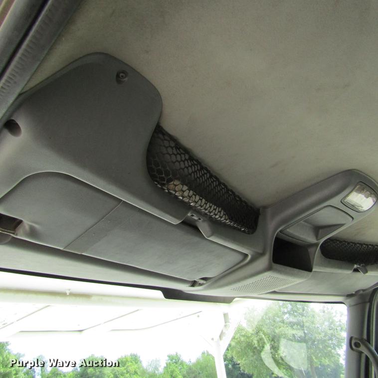 image for item DD2689 2004 International 4300 bucket truck