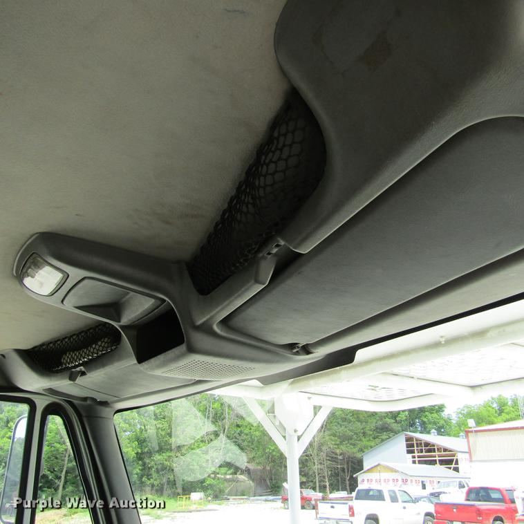 image for item DD2689 2004 International 4300 bucket truck