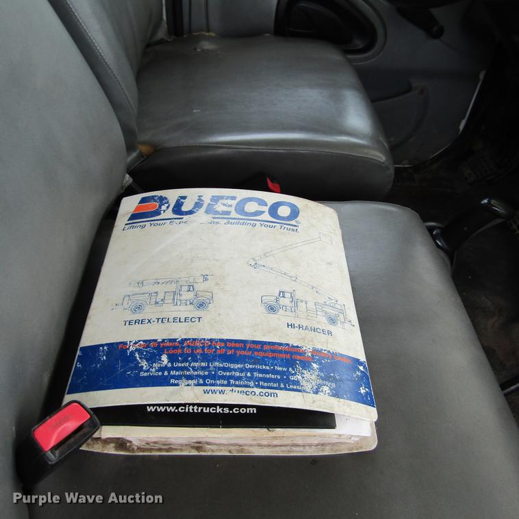 image for item DD2689 2004 International 4300 bucket truck