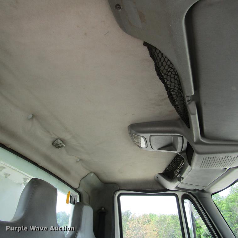 image for item DD2689 2004 International 4300 bucket truck