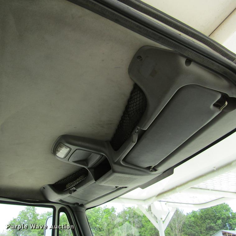 image for item DD2689 2004 International 4300 bucket truck