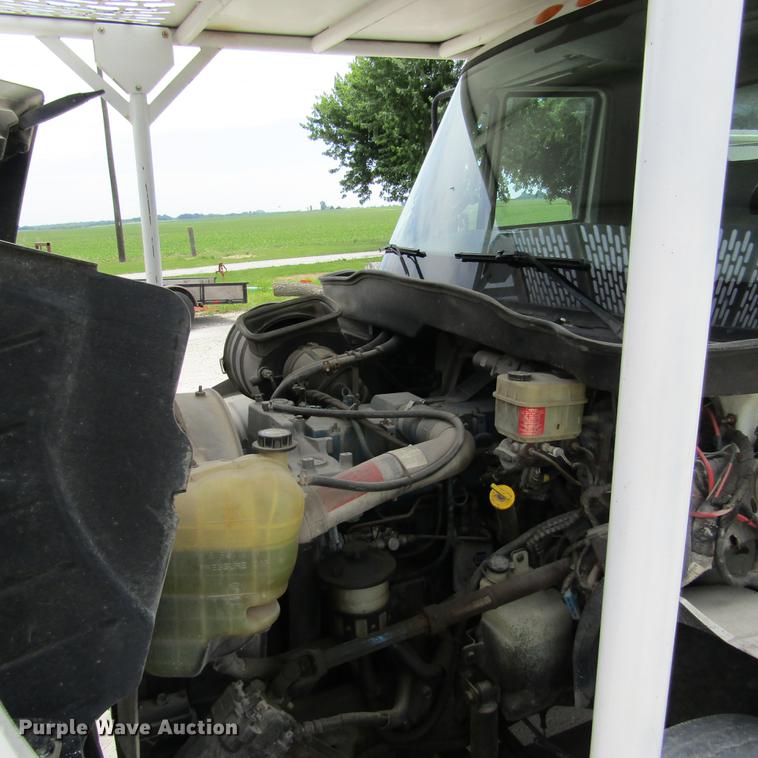 image for item DD2689 2004 International 4300 bucket truck