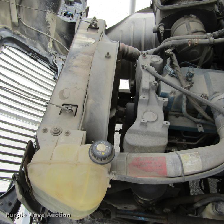 image for item DD2689 2004 International 4300 bucket truck