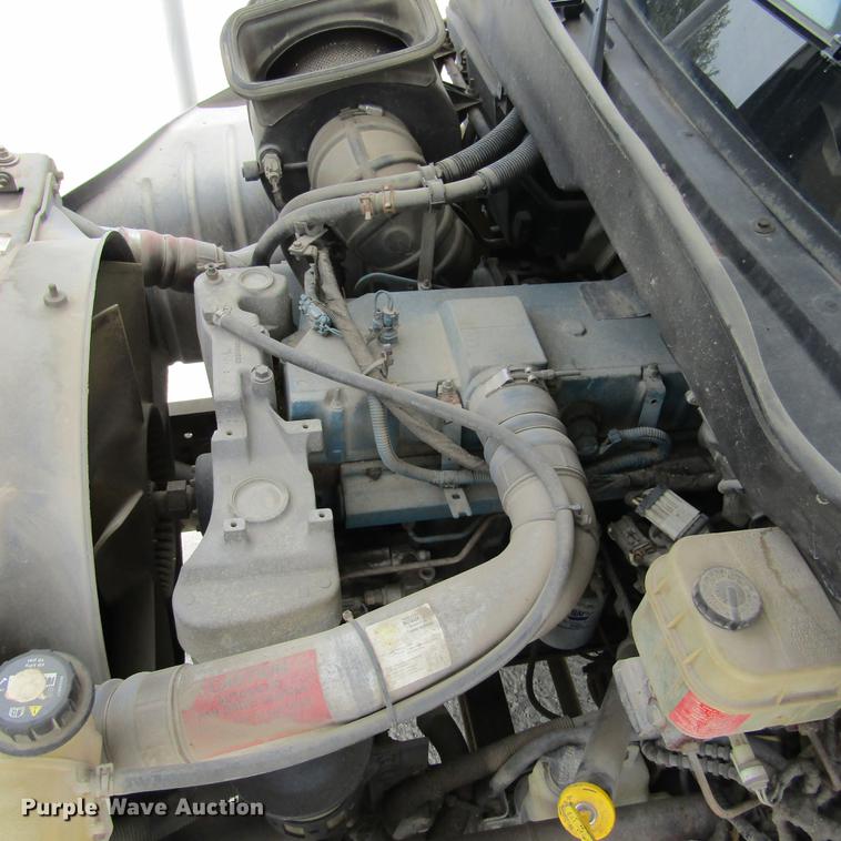 image for item DD2689 2004 International 4300 bucket truck