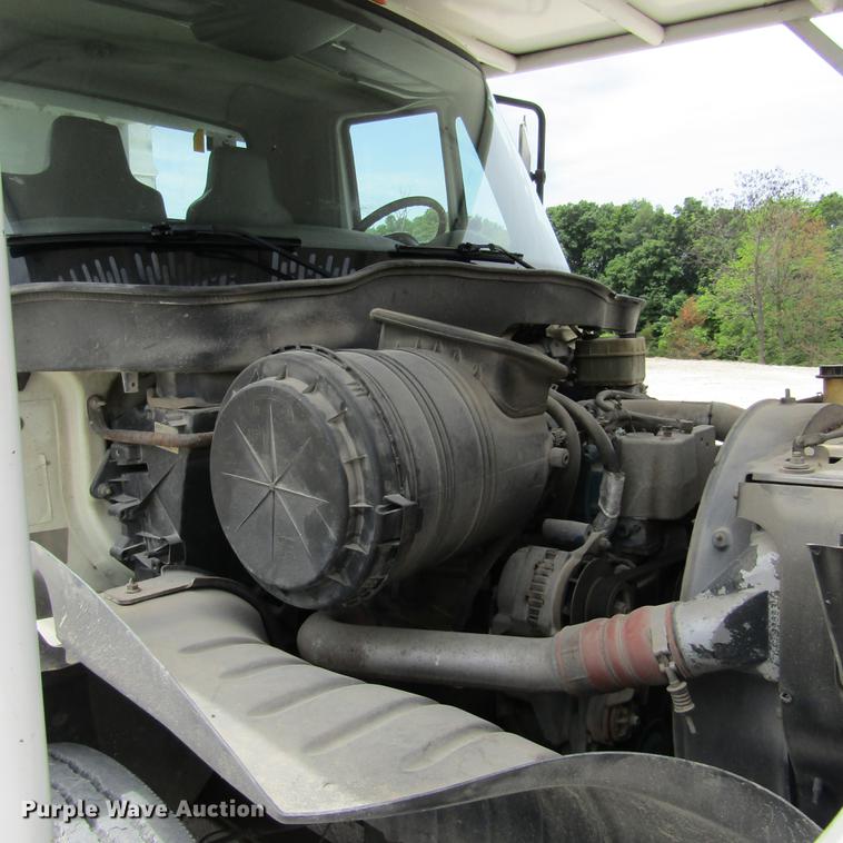 image for item DD2689 2004 International 4300 bucket truck