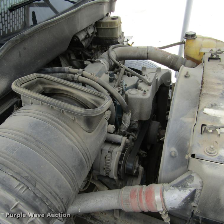 image for item DD2689 2004 International 4300 bucket truck