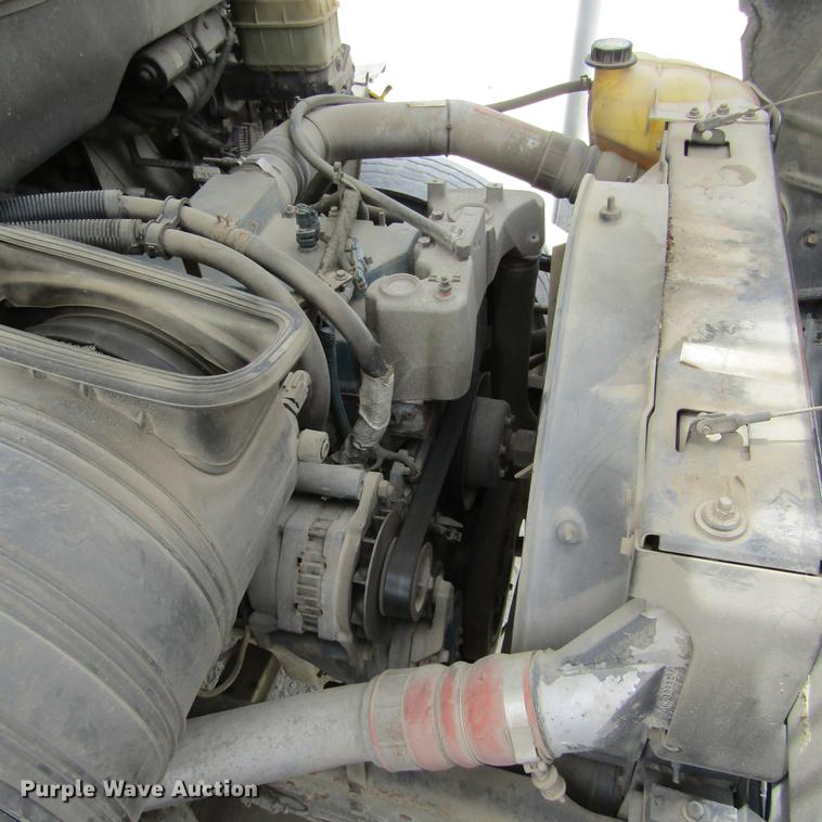 image for item DD2689 2004 International 4300 bucket truck