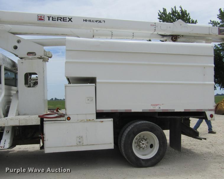 image for item DD2689 2004 International 4300 bucket truck