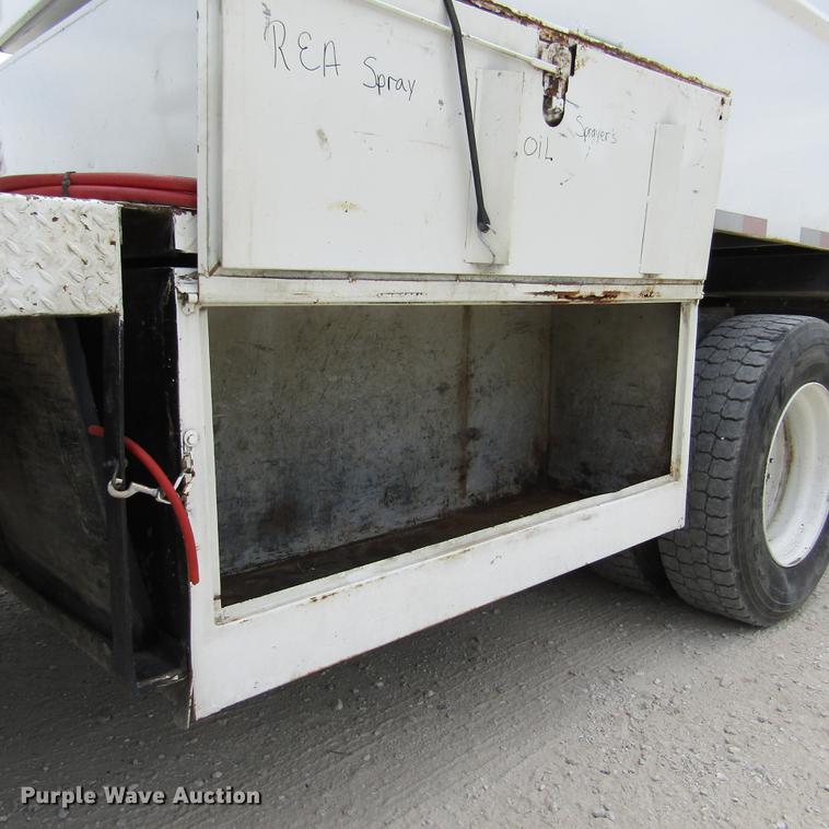 image for item DD2689 2004 International 4300 bucket truck