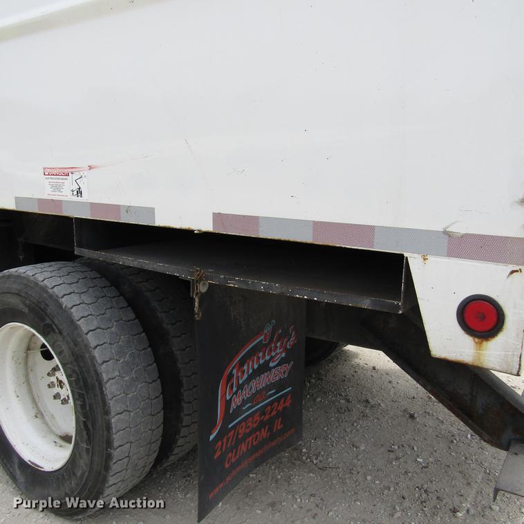 image for item DD2689 2004 International 4300 bucket truck