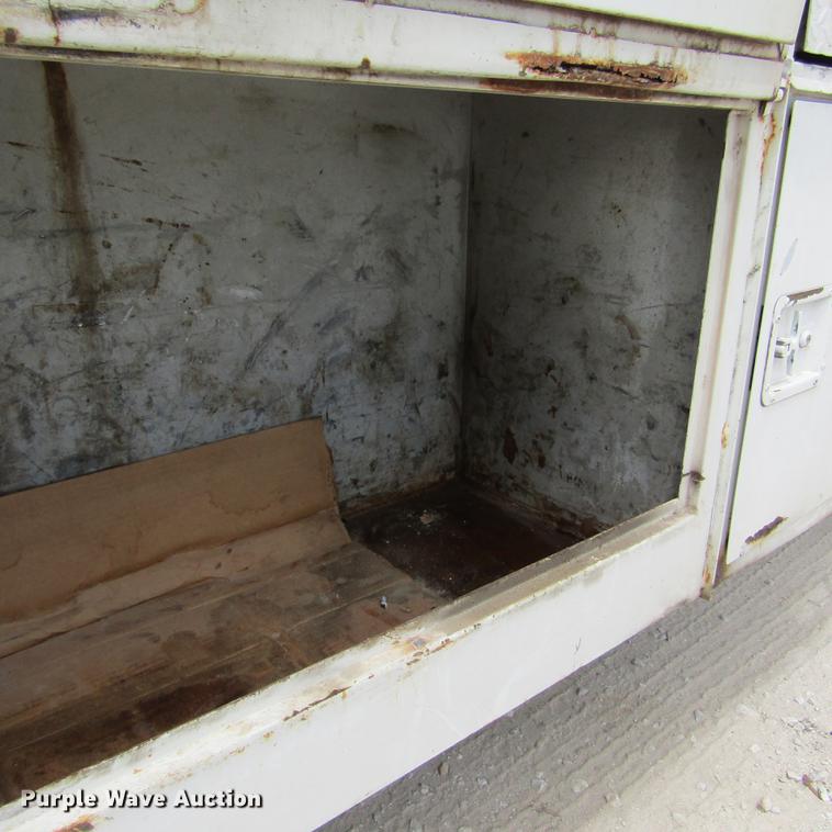 image for item DD2689 2004 International 4300 bucket truck