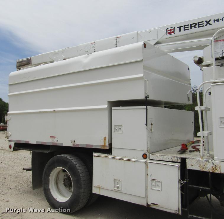 image for item DD2689 2004 International 4300 bucket truck