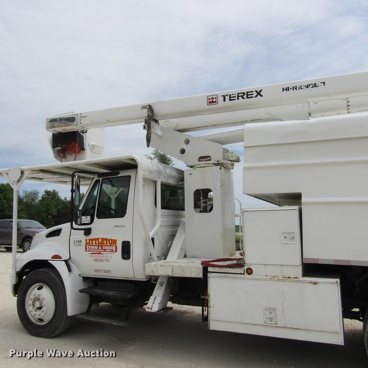 image for item DD2689 2004 International 4300 bucket truck