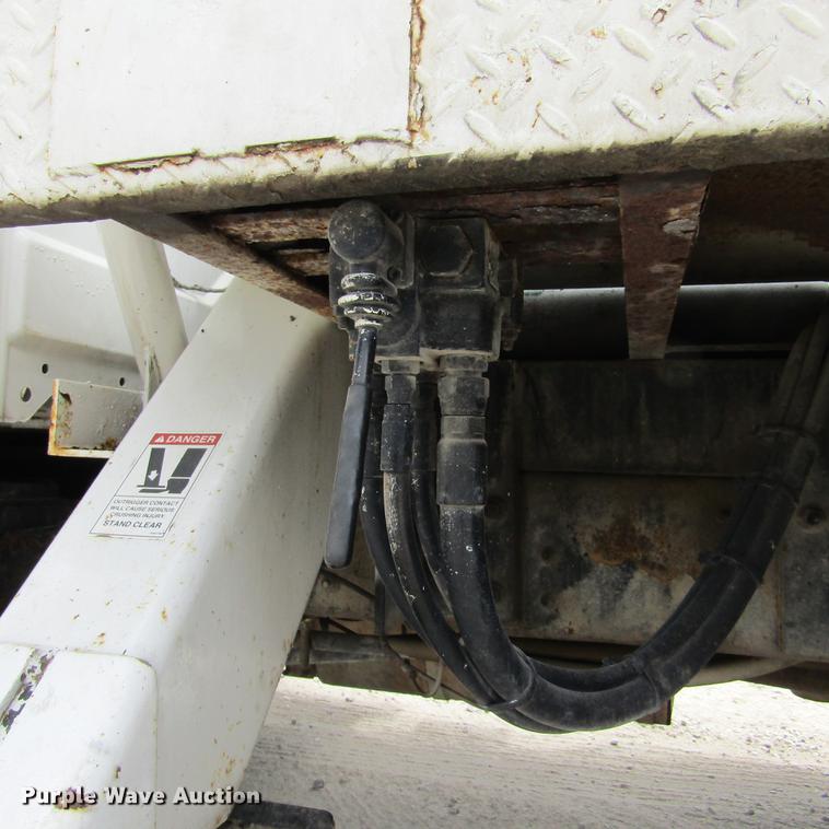 image for item DD2689 2004 International 4300 bucket truck