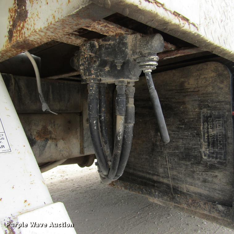 image for item DD2689 2004 International 4300 bucket truck