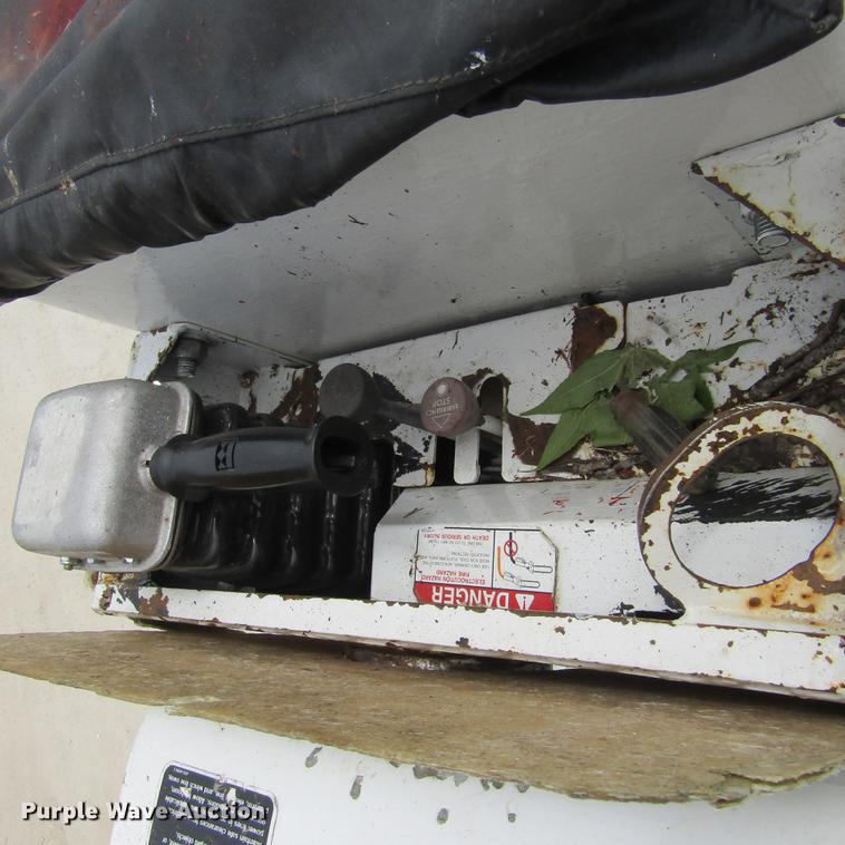 image for item DD2689 2004 International 4300 bucket truck