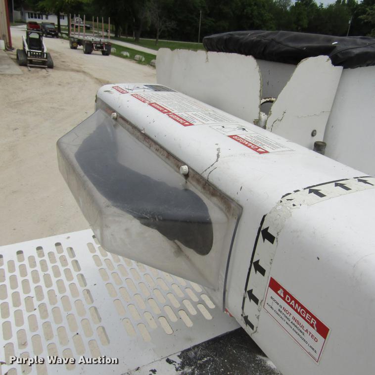 image for item DD2689 2004 International 4300 bucket truck