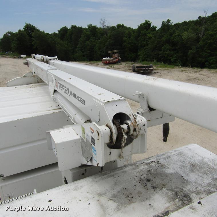 image for item DD2689 2004 International 4300 bucket truck