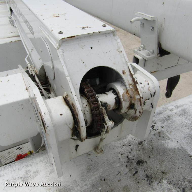 image for item DD2689 2004 International 4300 bucket truck